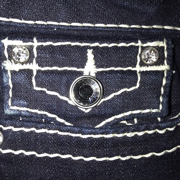 ⭐️True Religion DarkWash White Stitch Crystal (28) - Picture 5 of 8